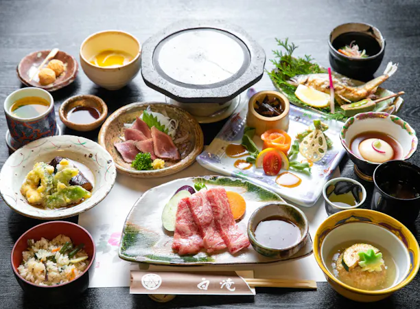 夕食:会席料理/旬の食材を使用<一例>