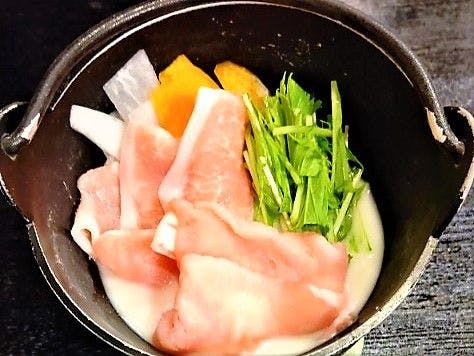 หม้อไฟนมถั่วเหลืองกับหมูคุจูยูเมะจากคุจู