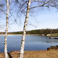 Danau Tsuki, cocok untuk memancing dan berjalan santai.