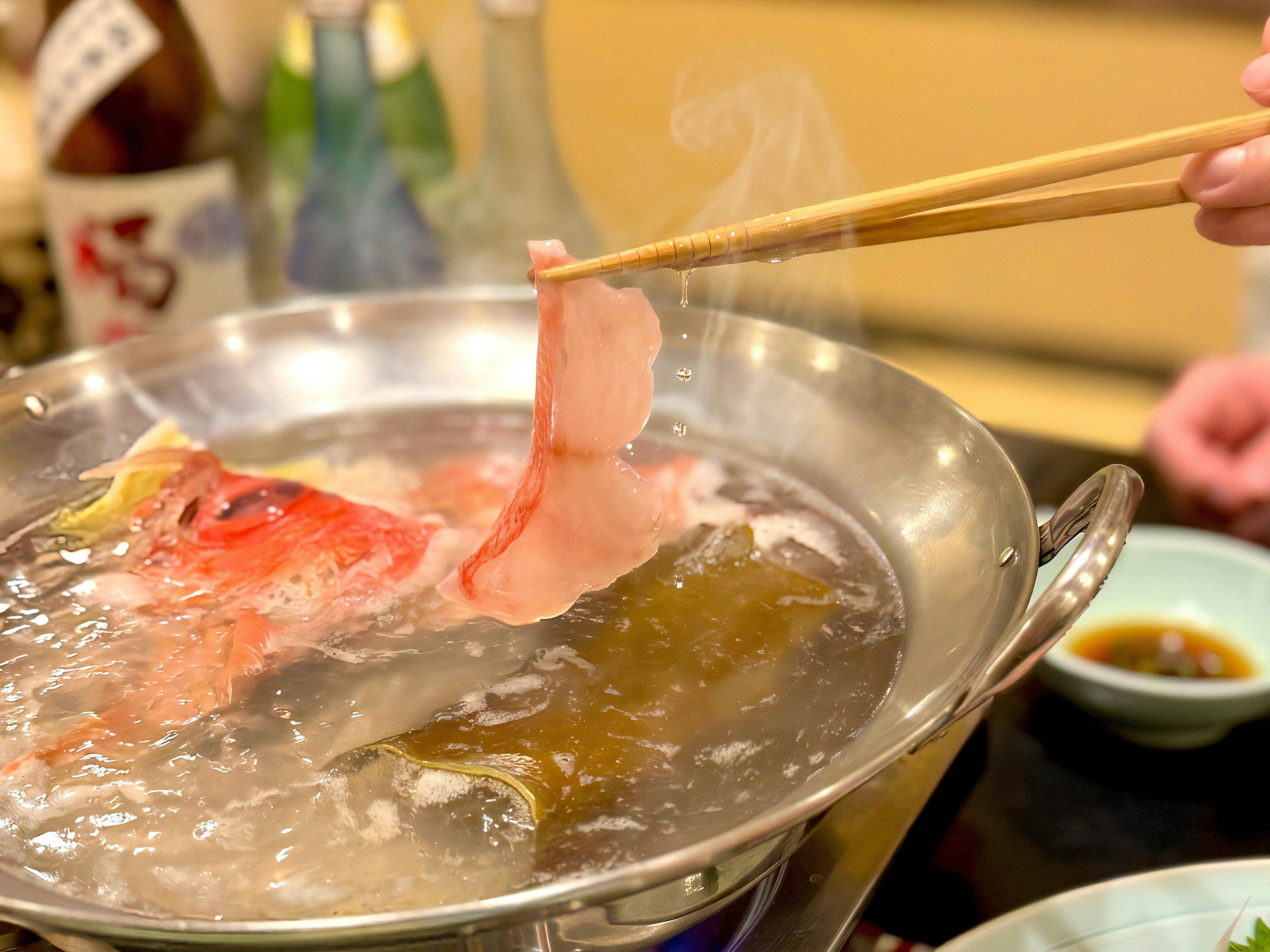 ตัวอย่างเมนูชาบูปลาคินเมได (ปลากะพงแดงญี่ปุ่น)