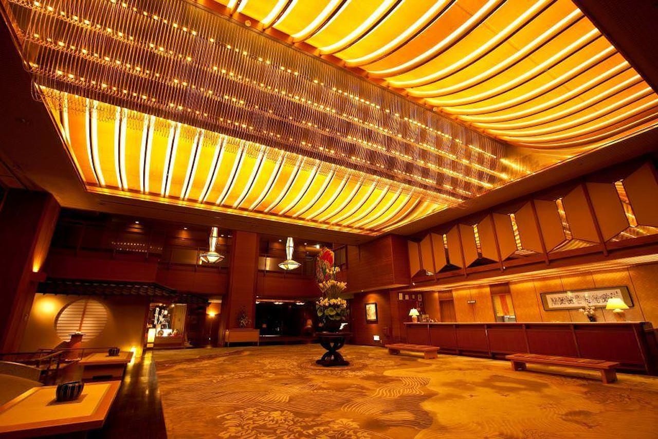 のと楽フロント前ロビー