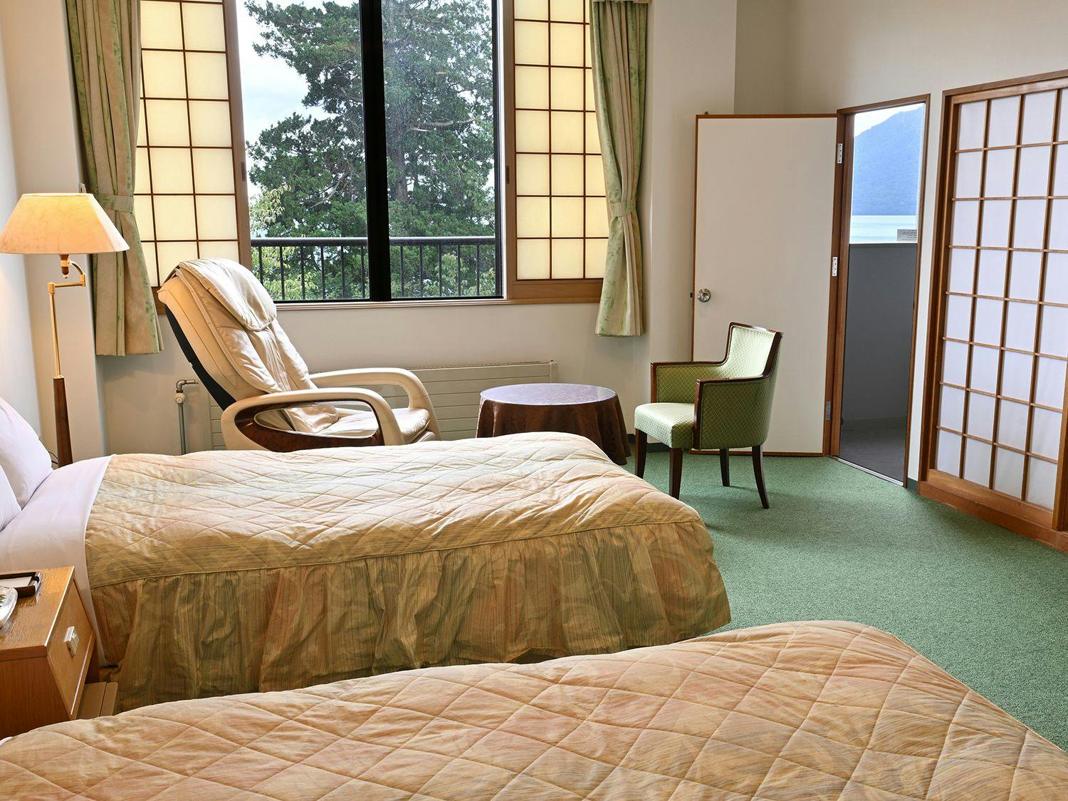 Kamar khusus gaya Jepang dan Barat di tepi danau