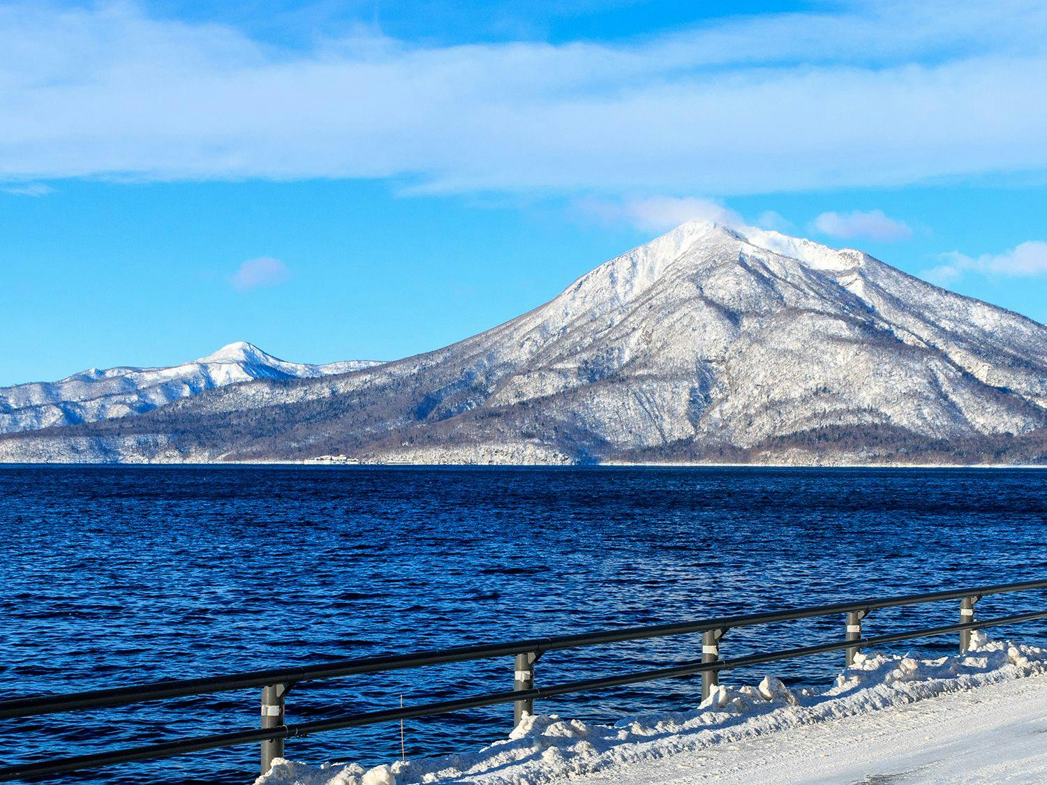 Danau Shikotsu musim dingin