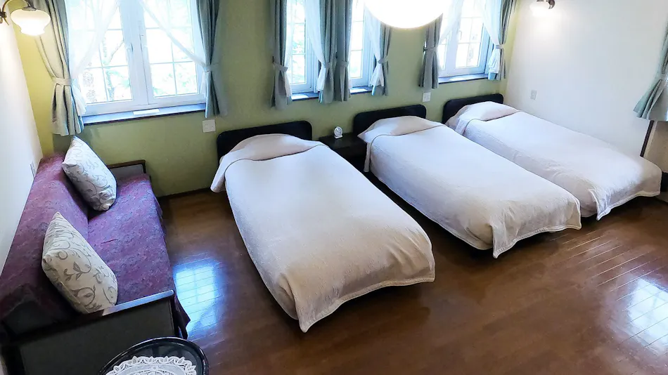 Hotel de Miroir