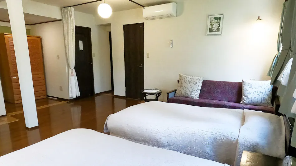Hotel de Miroir