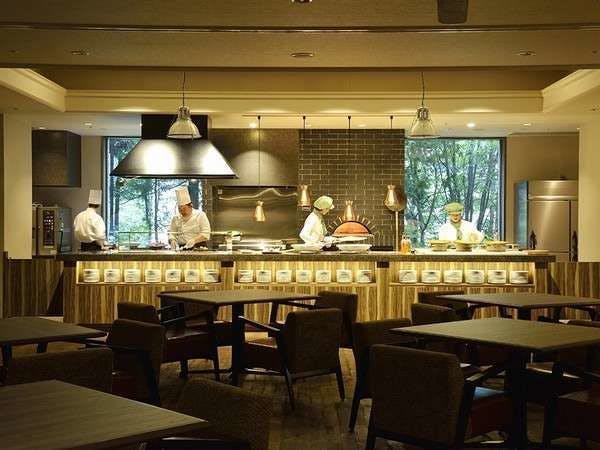 在我們引以為傲的現場廚房，現場烹飪！