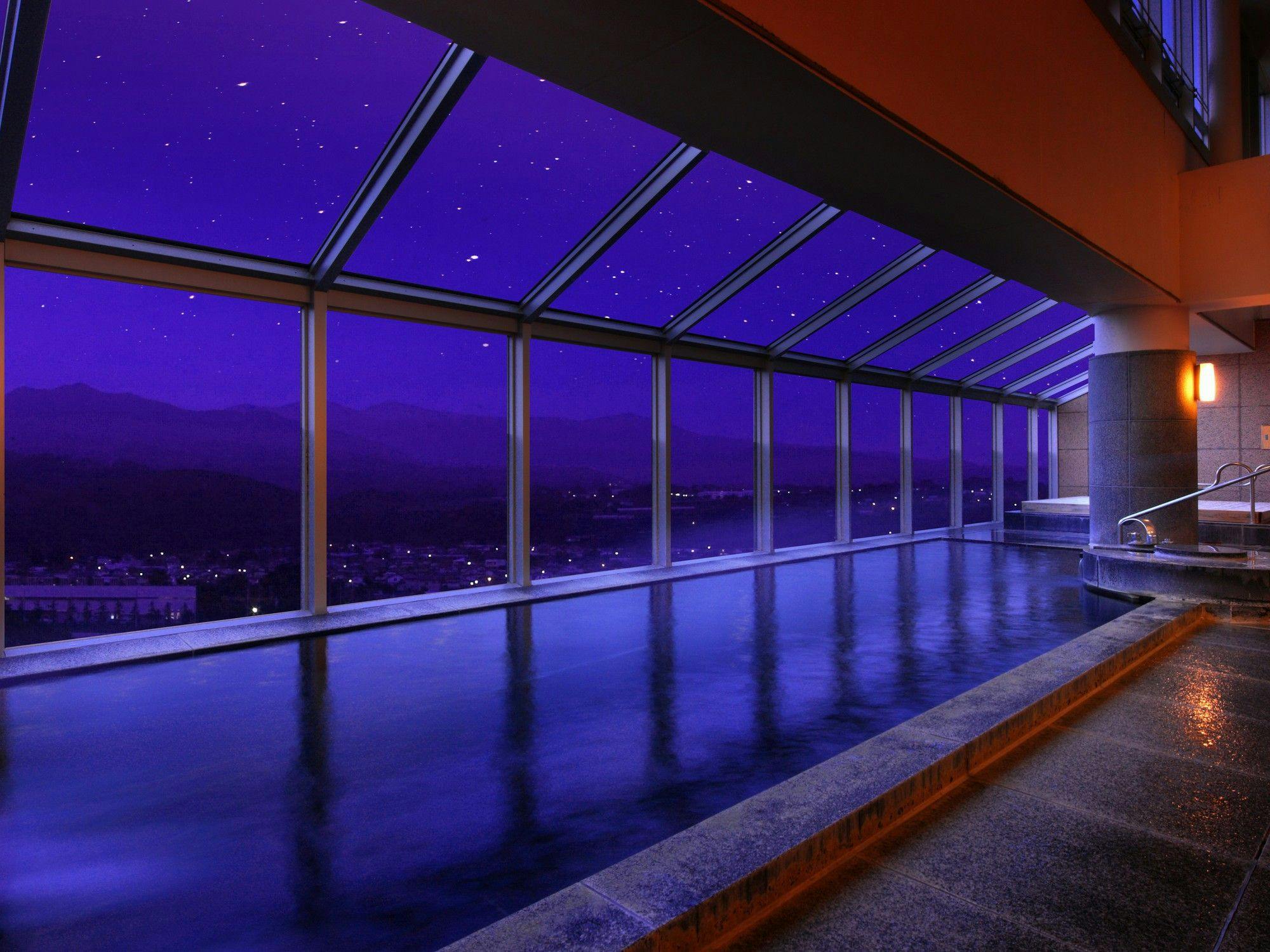 【大浴場】雄大な蔵王連峰が望める