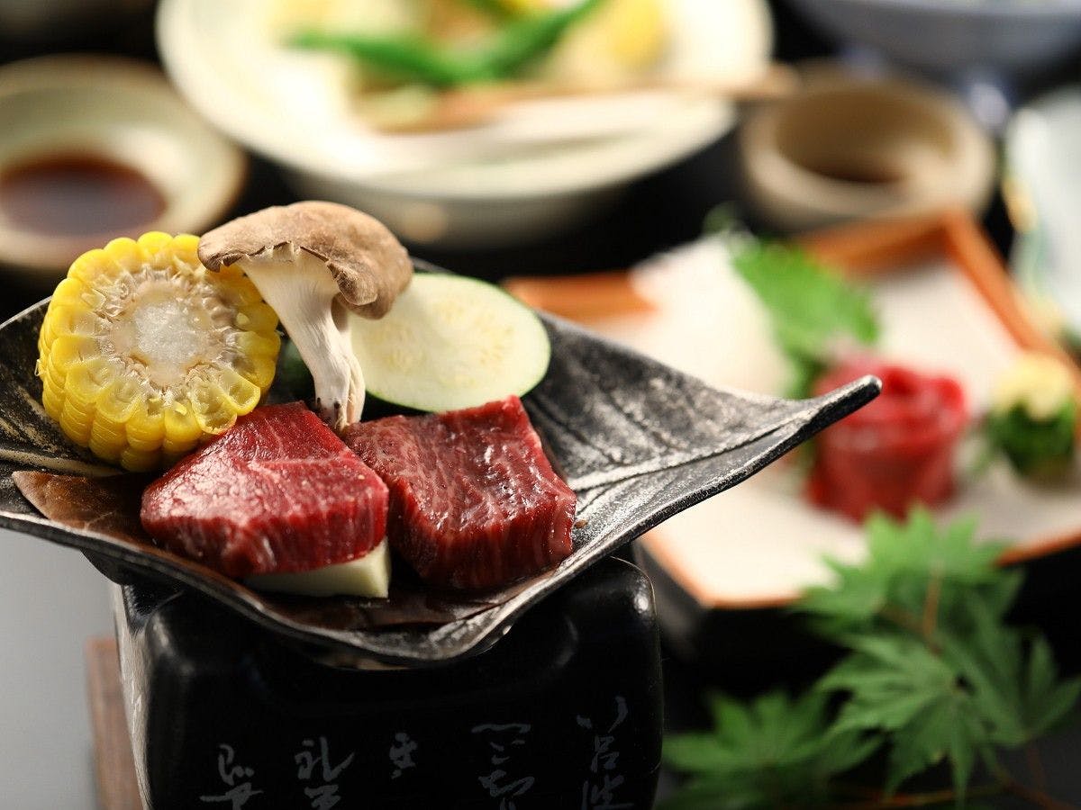 信州牛の陶板焼き　季節のお野菜とともに