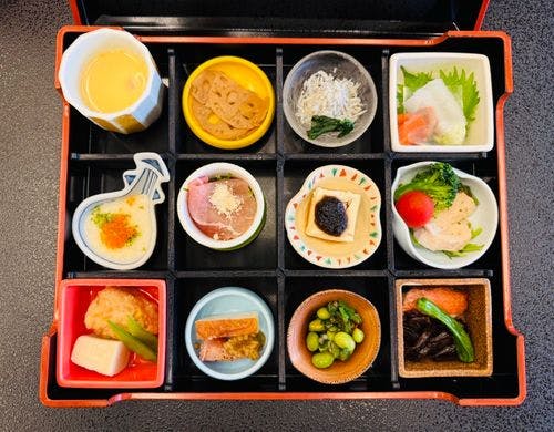 朝食膳とハーフバイキング