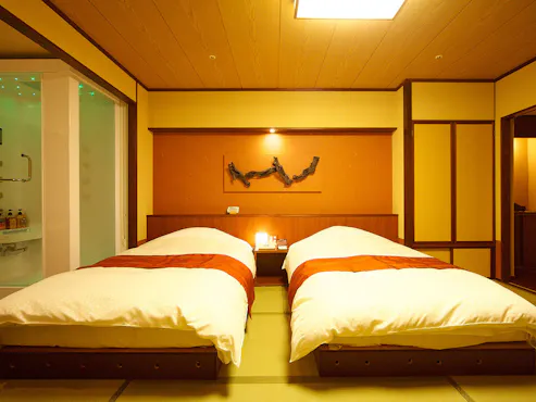 Kamar favorit dengan tempat tidur twin di atas tatami.