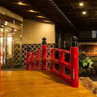 小さな「はりまや橋」を渡り、ロビーへ。