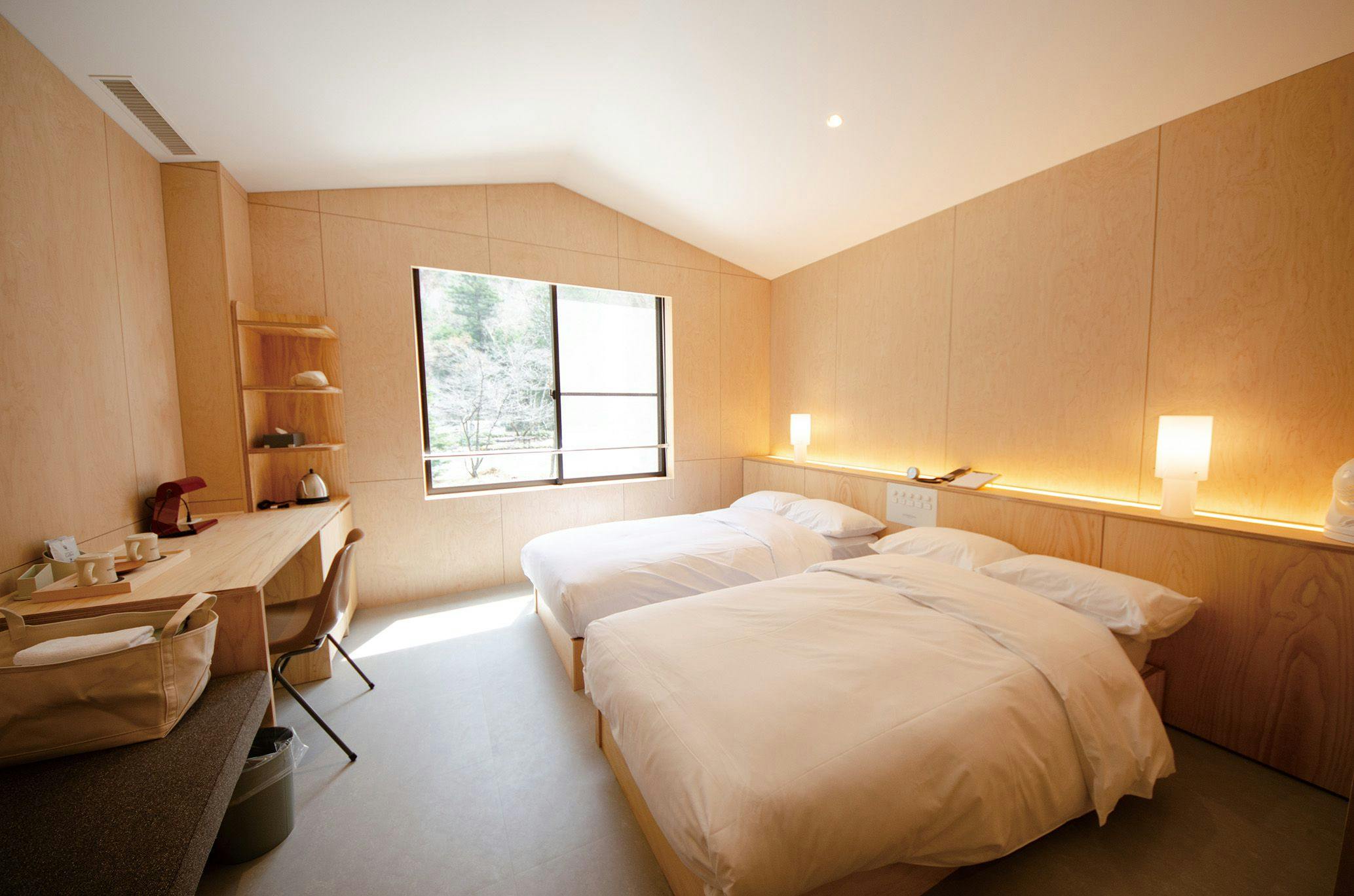 2024年リニューアル！無垢の檜が香る洋室。