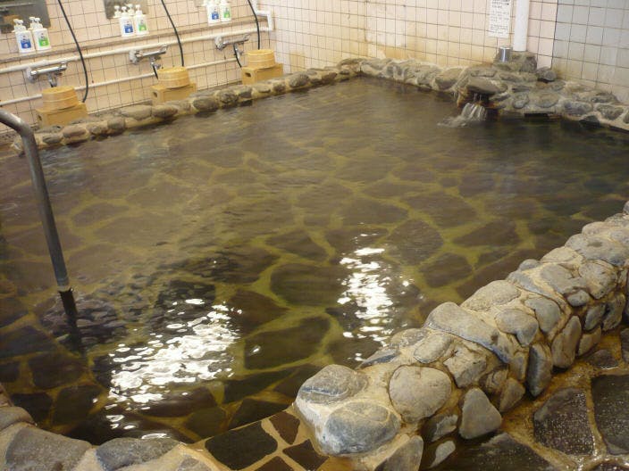 น้ำพุร้อนที่ไหลตรงจากแหล่งกำเนิด