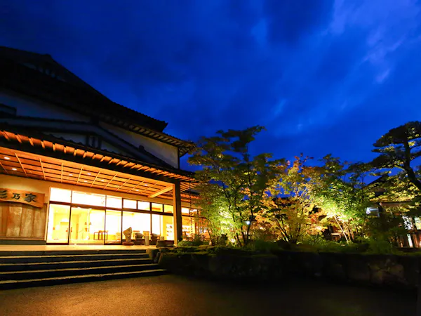 【スタンダード】本館母屋客室でお篭りステイ 夕食はすき焼き御膳【朝夕お部屋食】