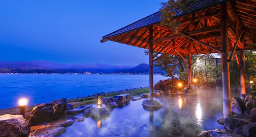 【素泊まり】東郷湖に浮かぶ「絶景露天風呂」はわい温泉の湯に癒される<チェックイン21時まで>