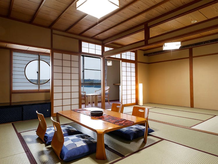 【東郷湖ビュー】和室二間（10＋6畳）／夕陽亭のサムネイル画像