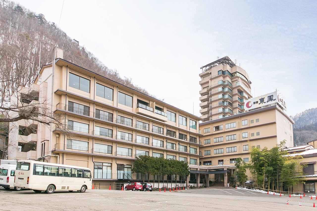 御宿東鳳玄関前