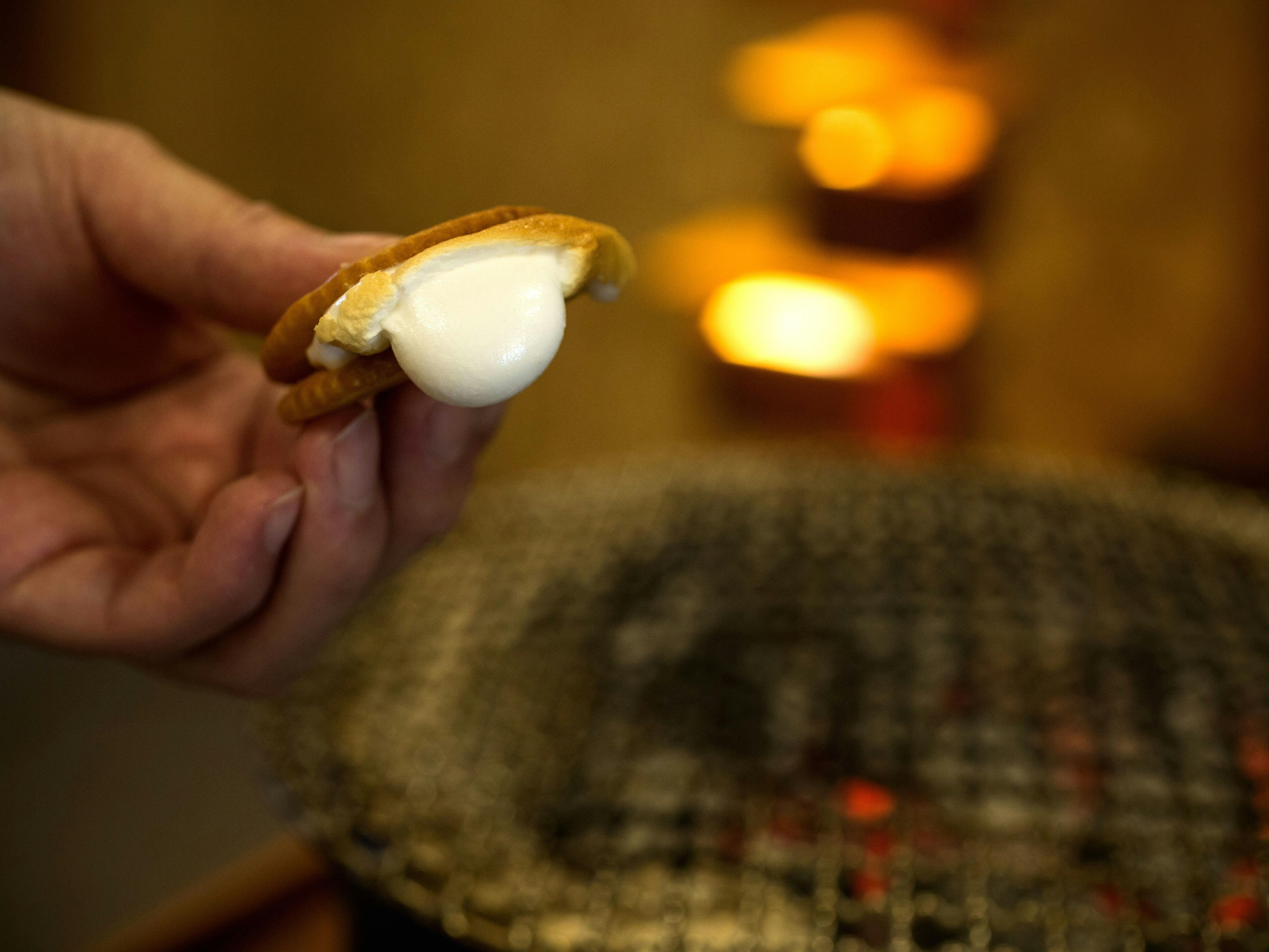 炙って食べる焼きマシュマロ体験