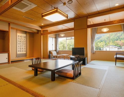 家族やグループ向け　和室12畳＋9畳＋広縁