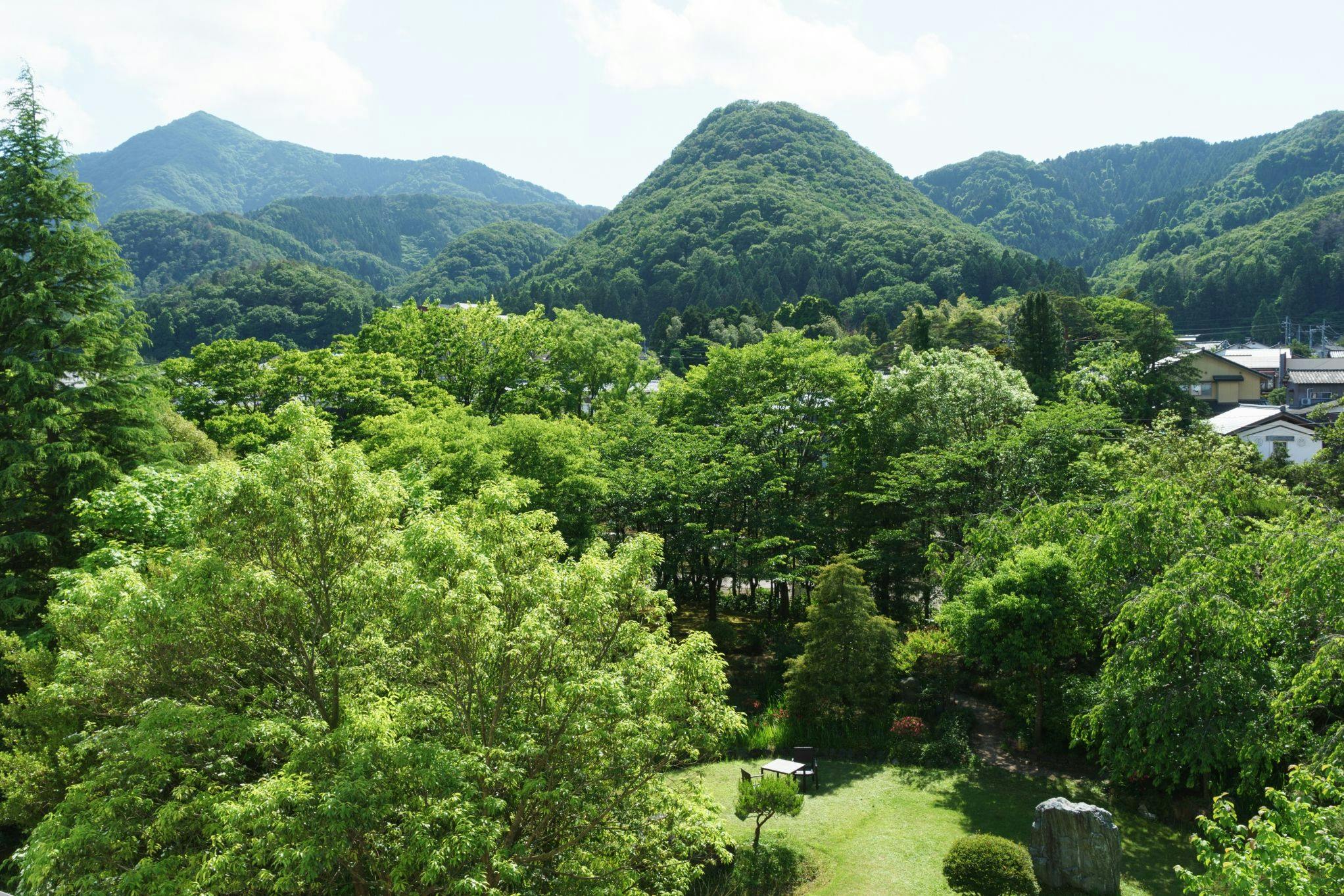 越後平野と弥彦連山一望の宿　穂々　― hoho ―