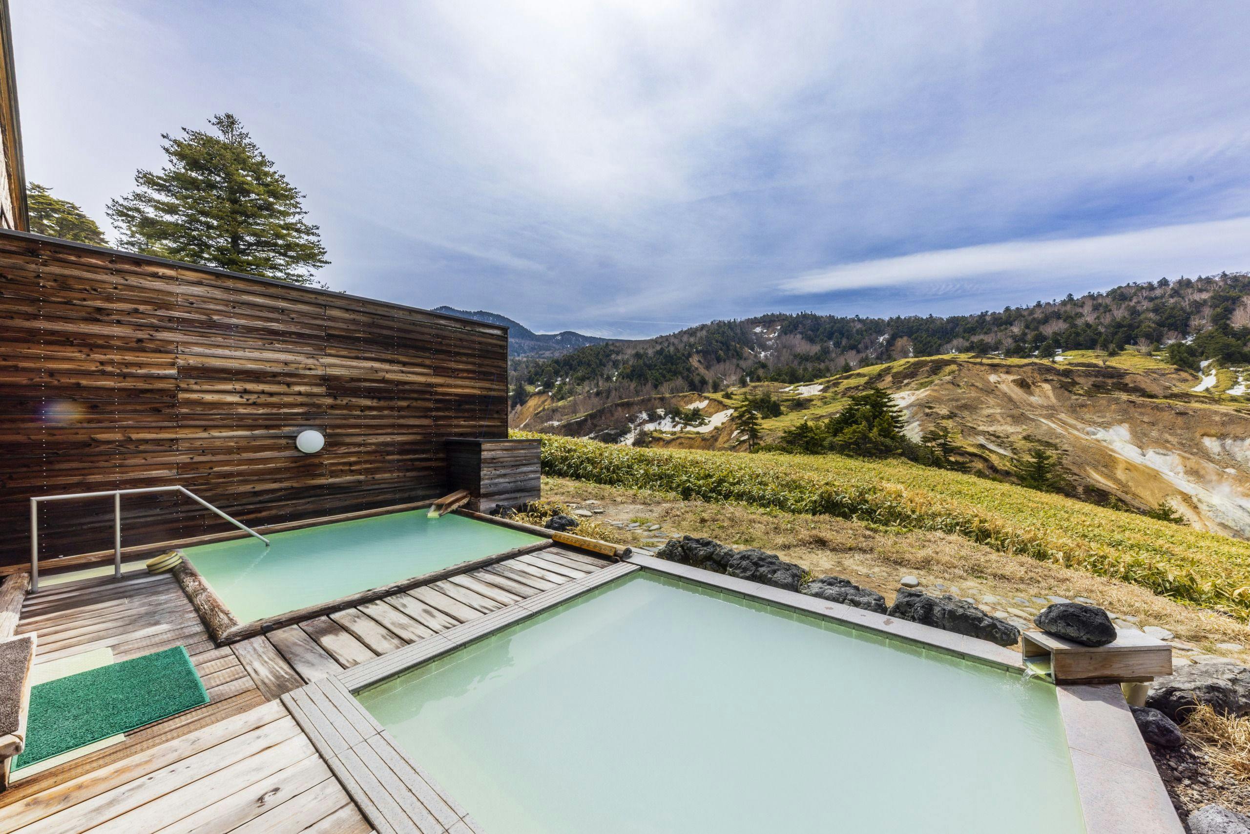 ฤดูใบไม้ผลิ - ออนเซ็นกลางแจ้งที่งดงาม