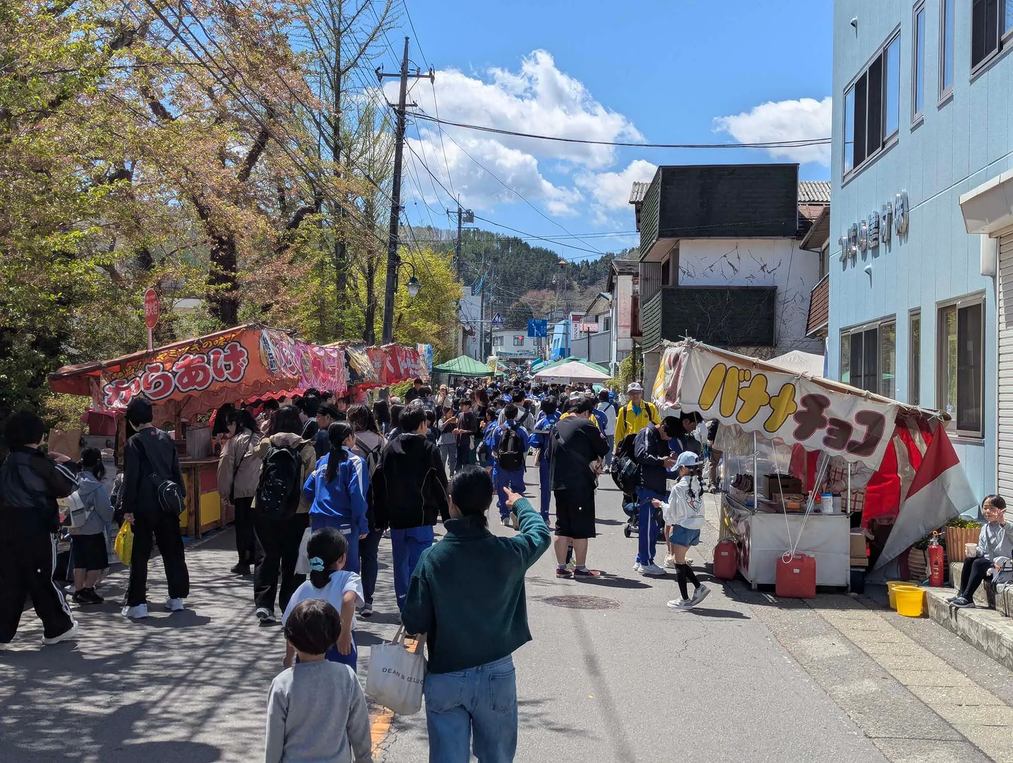 毎年4月29日「嬬恋村安市」開催
