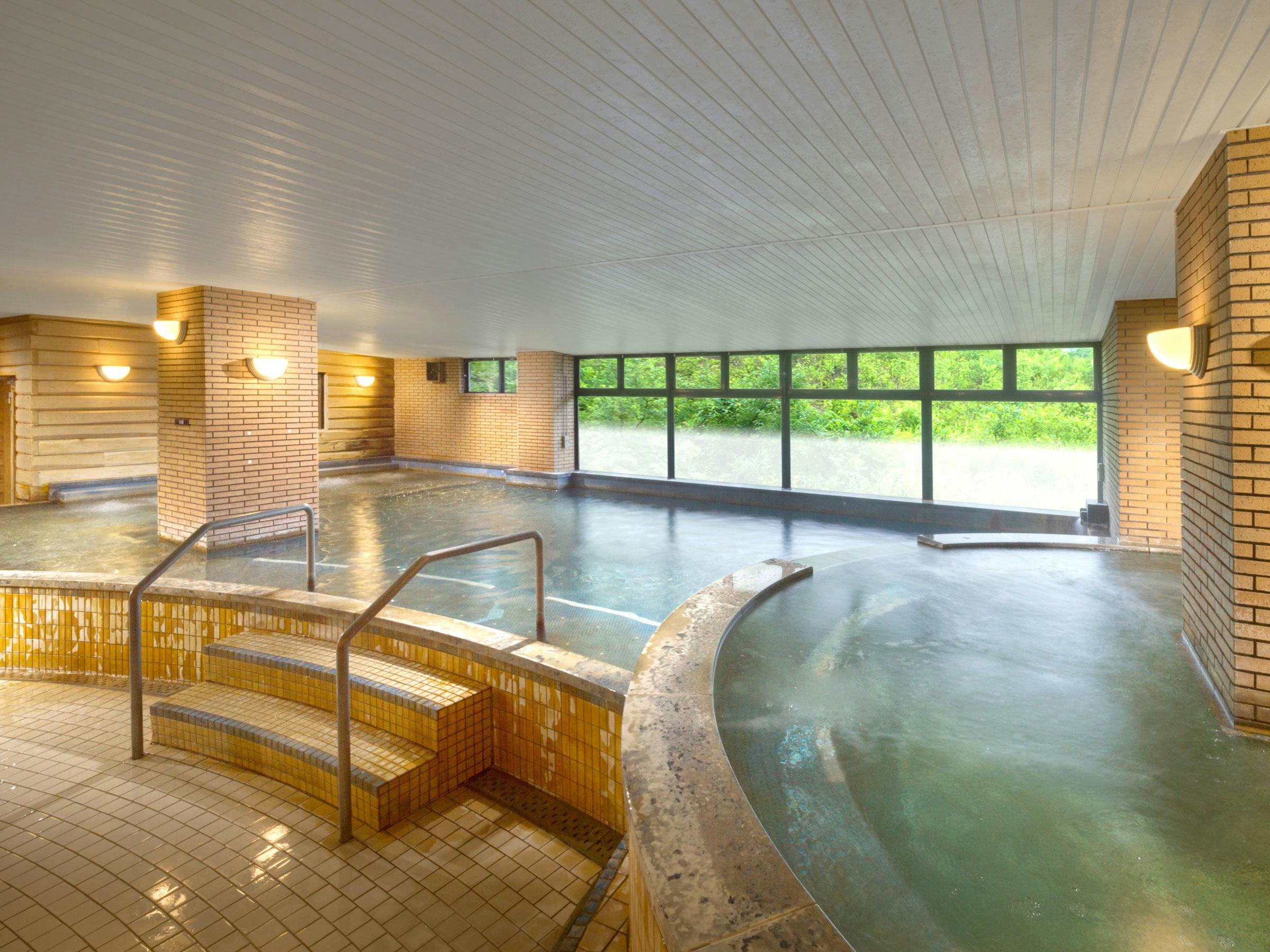 น้ำพุร้อนห้องอาบน้ำขนาดใหญ่