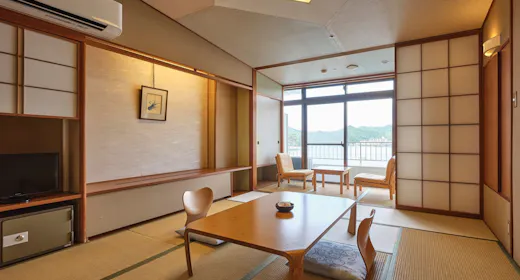 【本館 和室】勝浦湾を一望できます