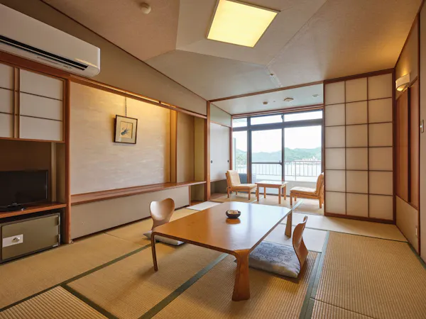 【本館 和室】勝浦湾を一望できます