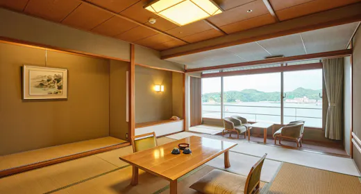 【なぎさ館 和室】勝浦湾を一望できます