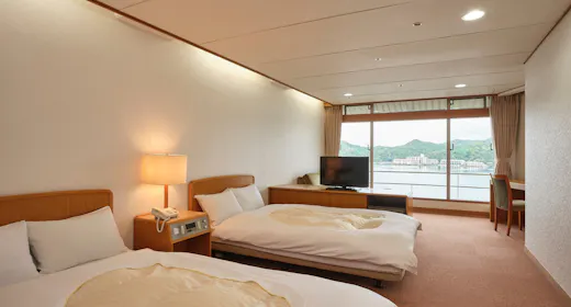 【なぎさ館 洋室】勝浦湾側のお部屋です