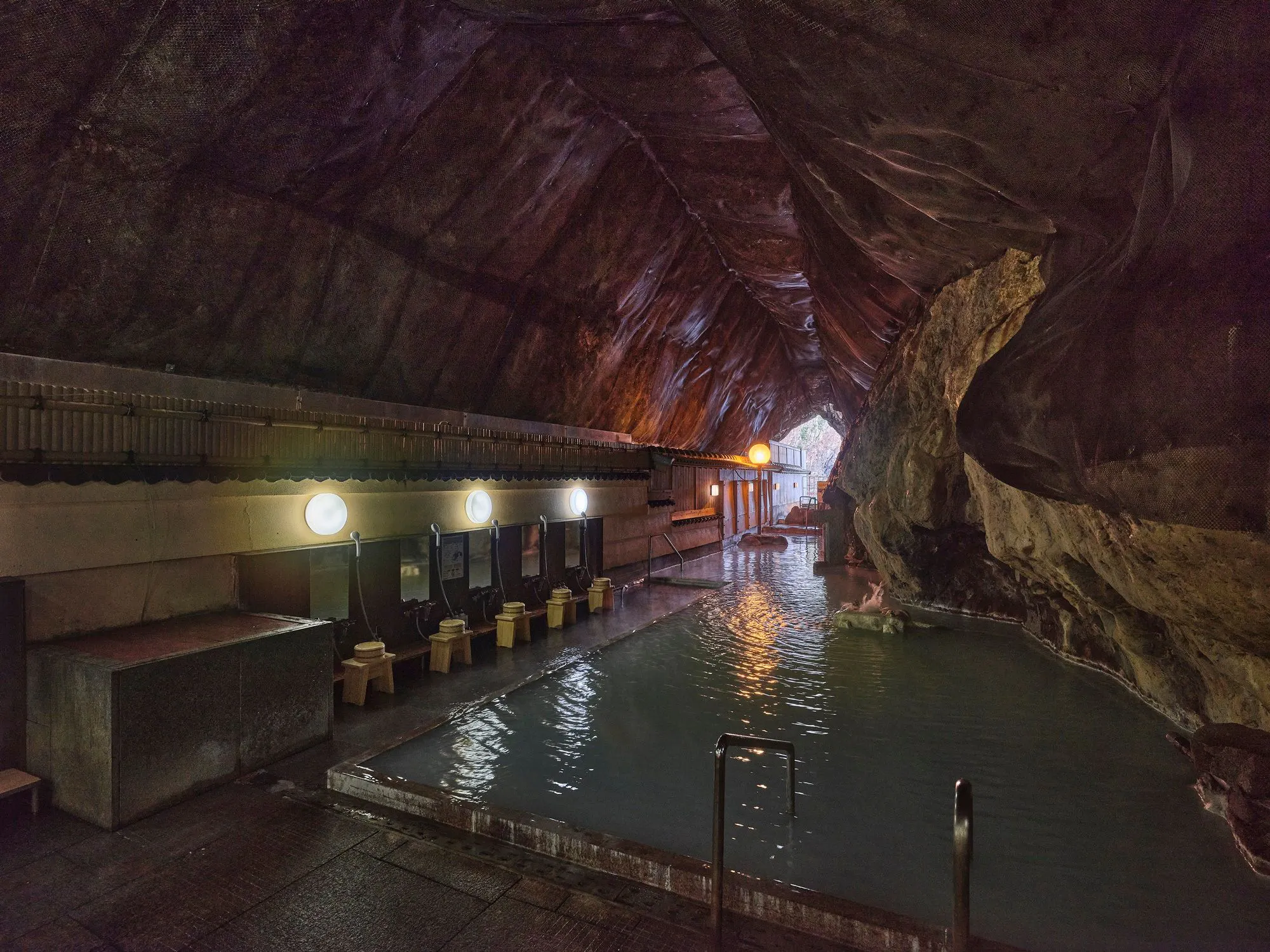 [Genbudo Cave (Nisshokan)]