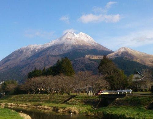 由布岳と雪景色