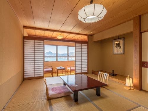 客室から望む下田湾。