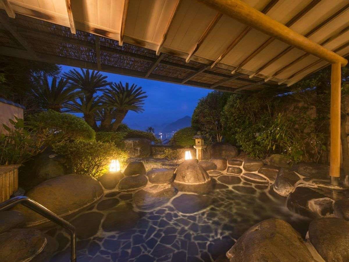 夜景が望める『殿方庭園露天風呂』