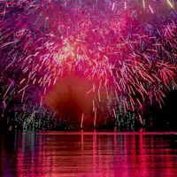毎年5月、黒船祭の初日に花火が上がります