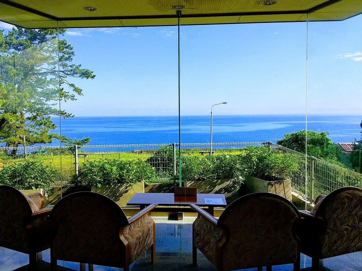 라운지에서 바라본 일본해의 절경