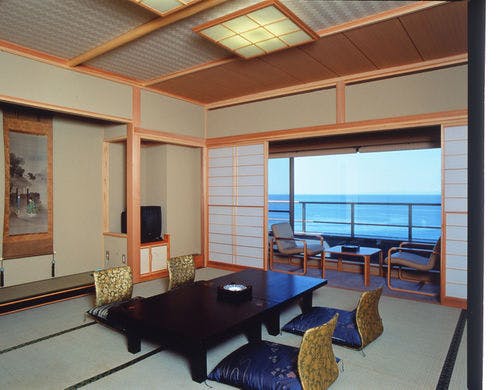 『夕凪』の間/海側１２．５帖＋６帖和室