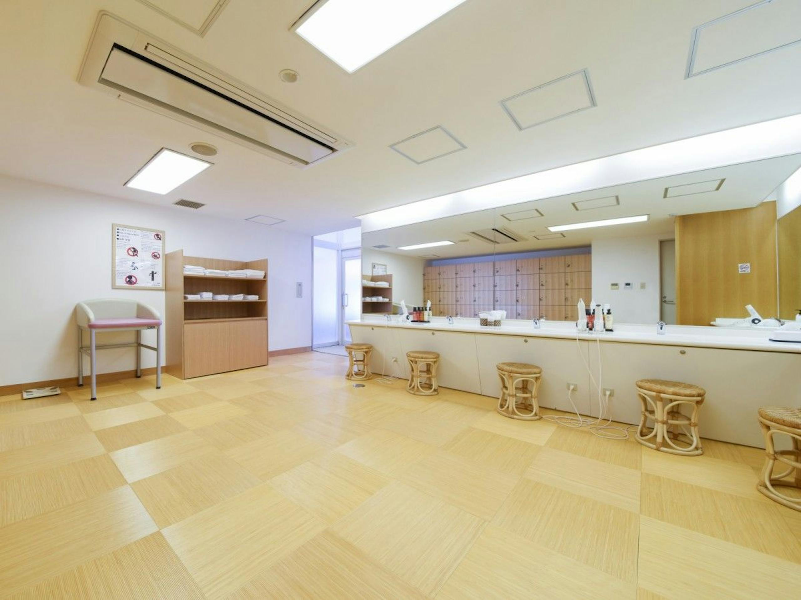 【大阪リゾート ホテル・ロッジ舞洲】大浴場の脱衣所