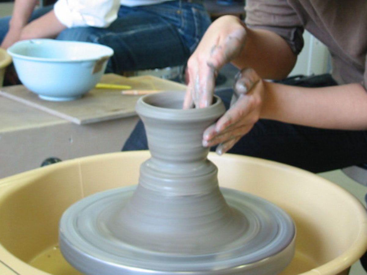 【舞洲陶芸館】当ホテルの目の前にある施設