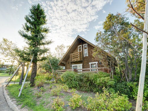 *【ログハウス外観】自然に調和したログ