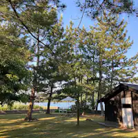 ヘロンの庭の久美浜湾に近い松林で朝食を