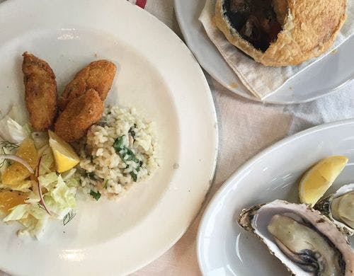 牡蠣と魚介のパイ包み焼き、カキフライなど