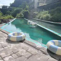 สระว่ายน้ำอุ่นจะเปิดให้บริการถึงสัปดาห์แรกของเดือนตุลาคม