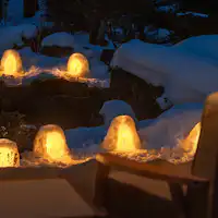 "แสงหิมะในหมู่บ้าน"