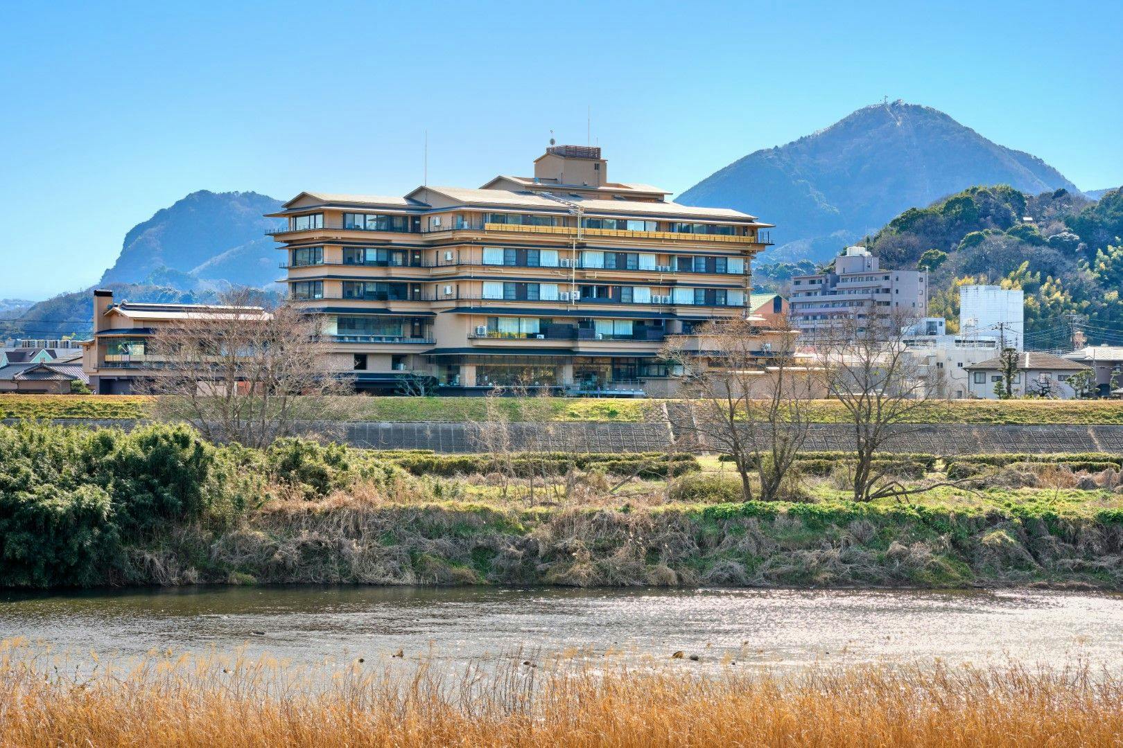 富嶽はなぶさ