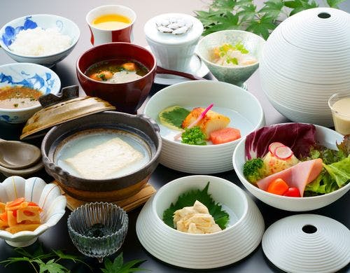 紅舎宮での朝食