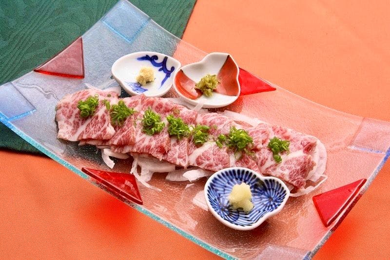 ซาชิมิเนื้อม้าคัดพิเศษจากคุมาโมโตะ