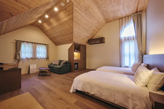 2階フローリング床のツインルーム