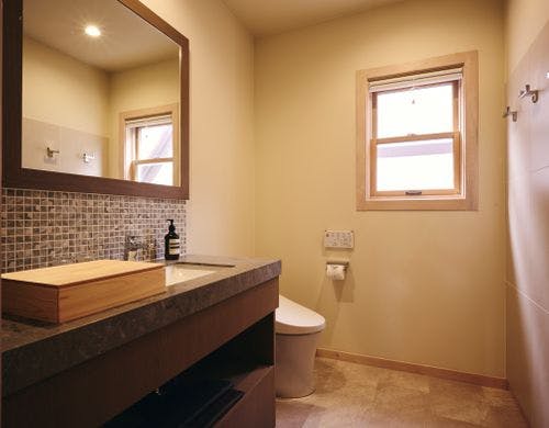 2階フローリング床のツインルーム